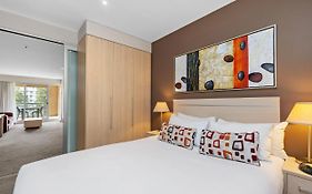 Belle Escapes - Glenelg Seaside Apartment